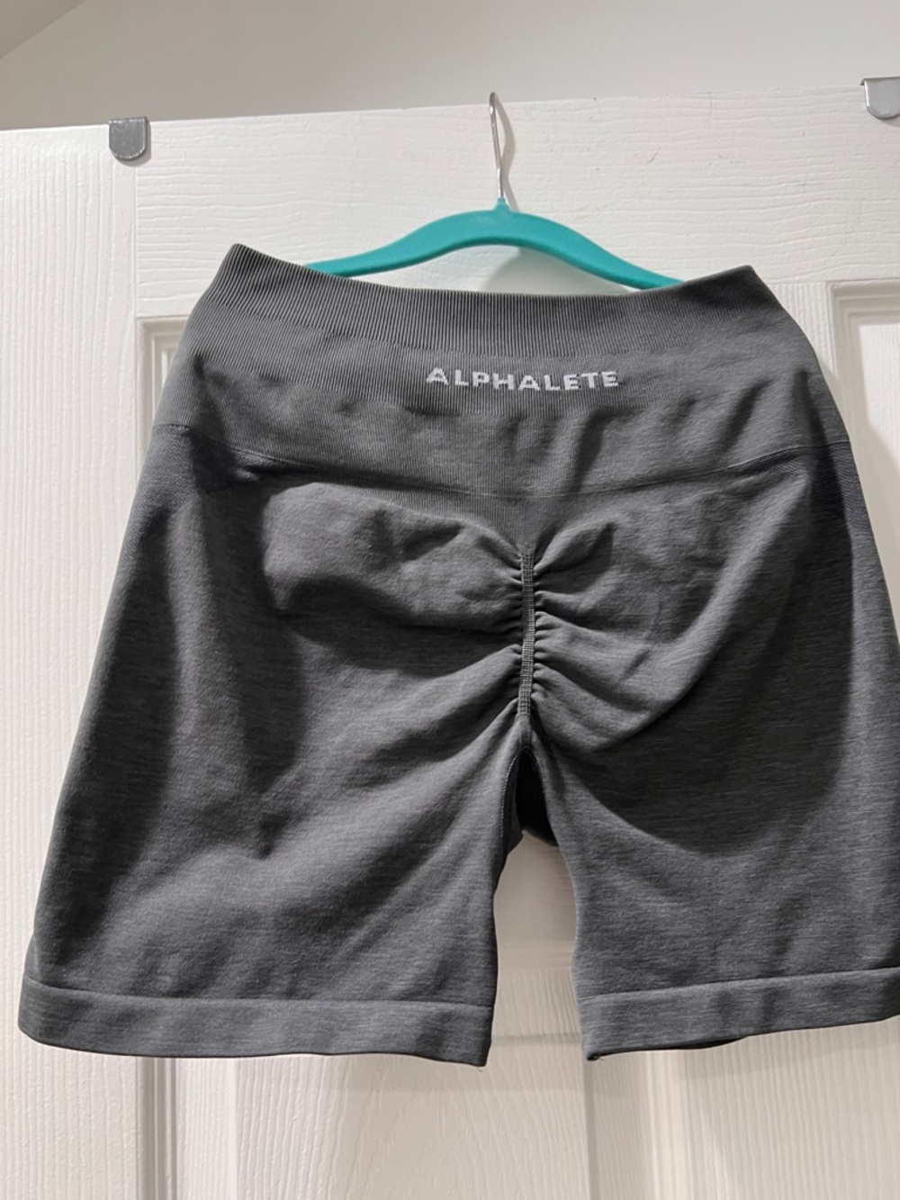 Alphalete S Women's Gray Ruched Biker Shorts *one pull